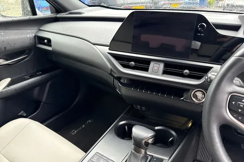KP23VZJ Lexus Ux 2.0 250h F Sport Design E-CVT Euro 6 (s/s) 5dr Thumbnail #21
