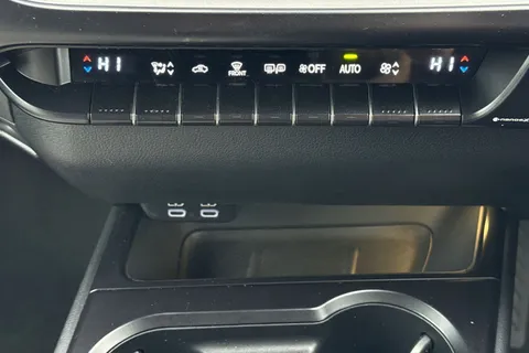 KP23VZJ Lexus Ux 2.0 250h F Sport Design E-CVT Euro 6 (s/s) 5dr Thumbnail #23