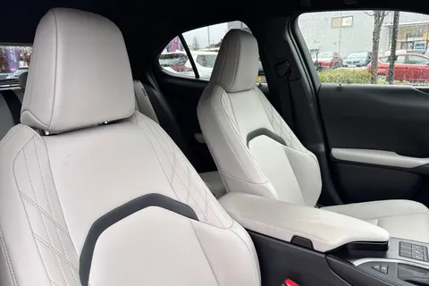 KP23VZJ Lexus Ux 2.0 250h F Sport Design E-CVT Euro 6 (s/s) 5dr Thumbnail #25