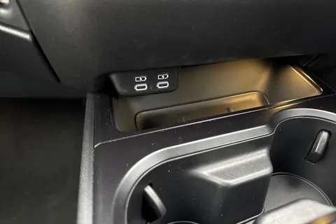 KP23VZJ Lexus Ux 2.0 250h F Sport Design E-CVT Euro 6 (s/s) 5dr Thumbnail #39