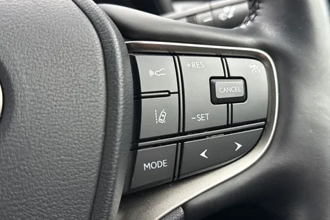 KP23VZJ Lexus Ux 2.0 250h F Sport Design E-CVT Euro 6 (s/s) 5dr Thumbnail #41