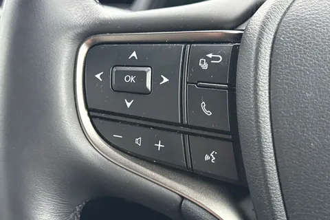 KP23VZJ Lexus Ux 2.0 250h F Sport Design E-CVT Euro 6 (s/s) 5dr Thumbnail #42