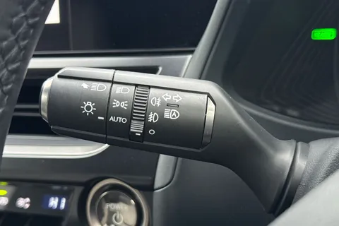 KP23VZJ Lexus Ux 2.0 250h F Sport Design E-CVT Euro 6 (s/s) 5dr Thumbnail #44