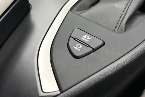 KP23VZJ Lexus Ux 2.0 250h F Sport Design E-CVT Euro 6 (s/s) 5dr Thumbnail #46