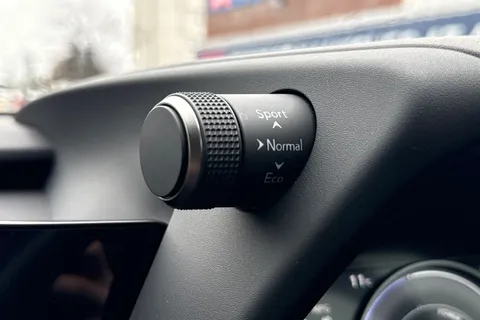 KP23VZJ Lexus Ux 2.0 250h F Sport Design E-CVT Euro 6 (s/s) 5dr Thumbnail #48