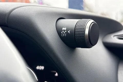 KP23VZJ Lexus Ux 2.0 250h F Sport Design E-CVT Euro 6 (s/s) 5dr Thumbnail #49