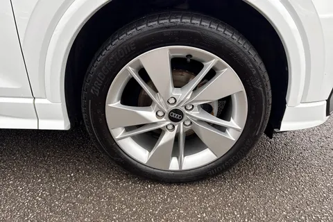 10 of 51 for Audi Q2 S line 30 TFSI 110 PS 6-speed