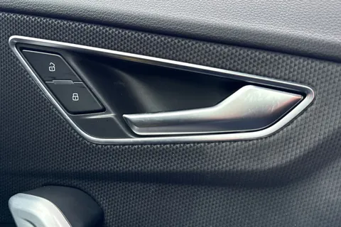 21 of 51 for Audi Q2 S line 30 TFSI 110 PS 6-speed