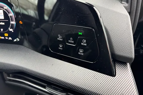  Volkswagen Golf 1.5 eTSI MHEV Black Edition DSG Euro 6 (s/s) 5dr Thumbnail #29