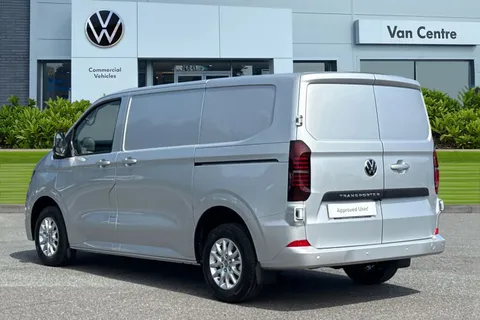 DF25FVY Volkswagen Transporter 2.0 TDI 110 Commerce Pro Van Thumbnail #3