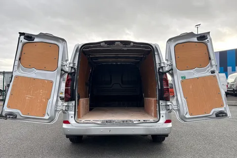 DF25FVY Volkswagen Transporter 2.0 TDI 110 Commerce Pro Van Thumbnail #8