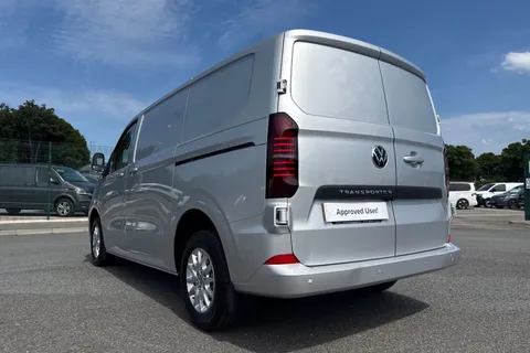 DF25FVY Volkswagen Transporter 2.0 TDI 110 Commerce Pro Van Thumbnail #9