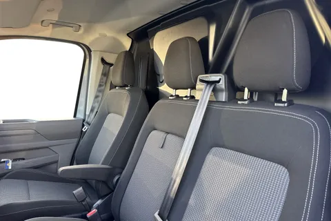 MF25JWA Volkswagen Transporter 2.0 TDI 150 Commerce Van Auto Thumbnail #11