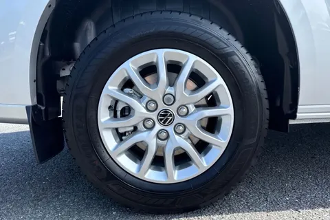 DF25FVY Volkswagen Transporter 2.0 TDI 110 Commerce Pro Van Thumbnail #12