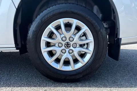 DF25FVY Volkswagen Transporter 2.0 TDI 110 Commerce Pro Van Thumbnail #13