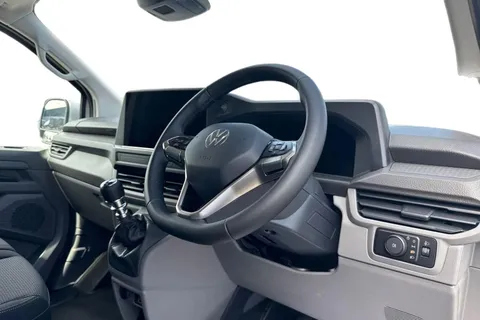 DF25FVY Volkswagen Transporter 2.0 TDI 110 Commerce Pro Van Thumbnail #15