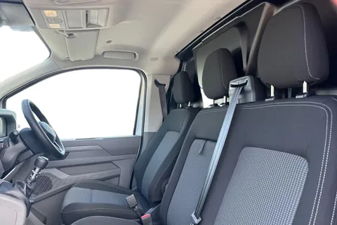 DF25FVY Volkswagen Transporter 2.0 TDI 110 Commerce Pro Van Thumbnail #17