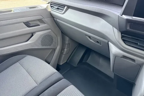 DF25FVY Volkswagen Transporter 2.0 TDI 110 Commerce Pro Van Thumbnail #21