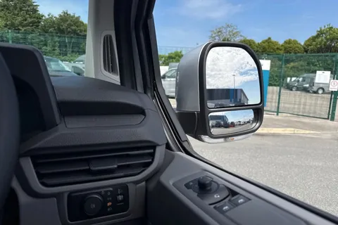 DF25FVY Volkswagen Transporter 2.0 TDI 110 Commerce Pro Van Thumbnail #22