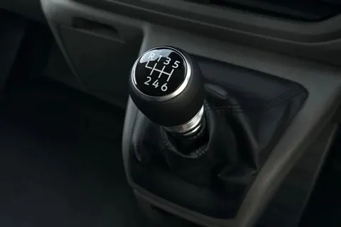 DF25FVY Volkswagen Transporter 2.0 TDI 110 Commerce Pro Van Thumbnail #24