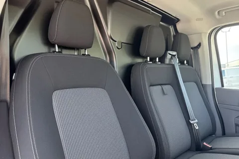 DF25FVY Volkswagen Transporter 2.0 TDI 110 Commerce Pro Van Thumbnail #25