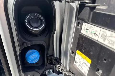 DF25FVY Volkswagen Transporter 2.0 TDI 110 Commerce Pro Van Thumbnail #26