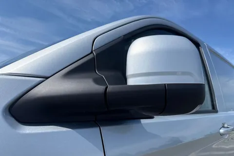 DF25FVY Volkswagen Transporter 2.0 TDI 110 Commerce Pro Van Thumbnail #28