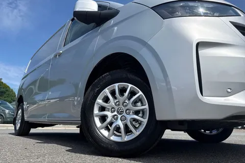 DF25FVY Volkswagen Transporter 2.0 TDI 110 Commerce Pro Van Thumbnail #30