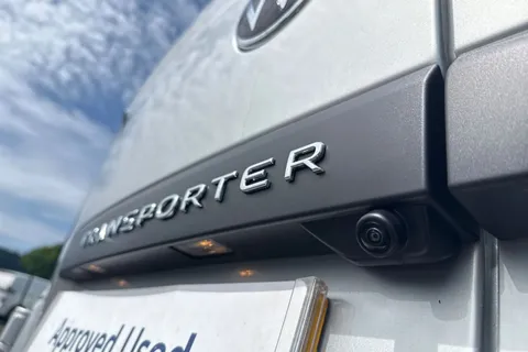 DF25FVY Volkswagen Transporter 2.0 TDI 110 Commerce Pro Van Thumbnail #32