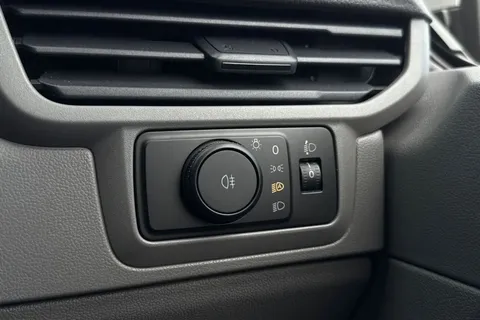 DF25FVY Volkswagen Transporter 2.0 TDI 110 Commerce Pro Van Thumbnail #33