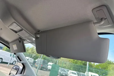 DF25FVY Volkswagen Transporter 2.0 TDI 110 Commerce Pro Van Thumbnail #36