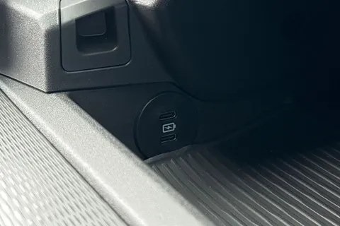 DF25FVY Volkswagen Transporter 2.0 TDI 110 Commerce Pro Van Thumbnail #43