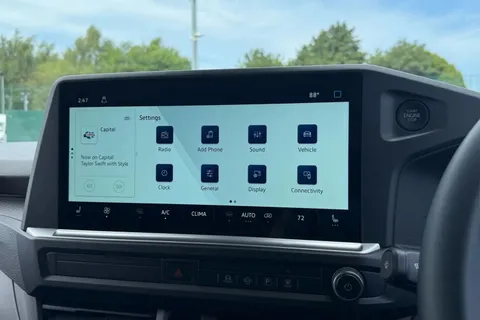 DF25FVY Volkswagen Transporter 2.0 TDI 110 Commerce Pro Van Thumbnail #45