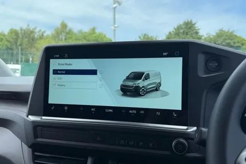 DF25FVY Volkswagen Transporter 2.0 TDI 110 Commerce Pro Van Thumbnail #53