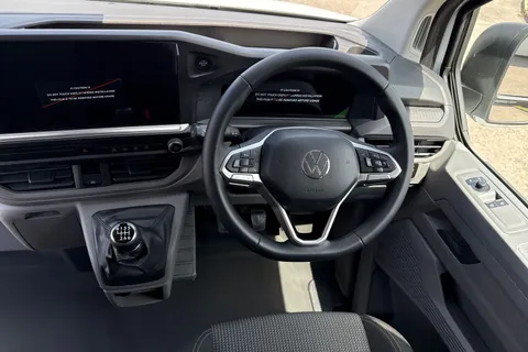 PK25KKW Volkswagen Transporter 2.0 TDI 150 Commerce Plus Van Thumbnail #17