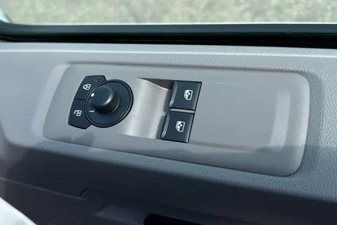 PK25KKW Volkswagen Transporter 2.0 TDI 150 Commerce Plus Van Thumbnail #20