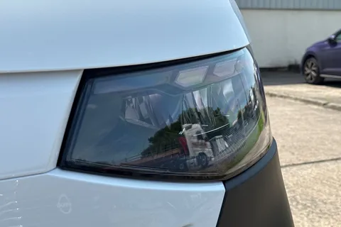 PK25KKW Volkswagen Transporter 2.0 TDI 150 Commerce Plus Van Thumbnail #29