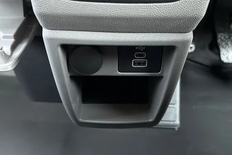 PK25KKW Volkswagen Transporter 2.0 TDI 150 Commerce Plus Van Thumbnail #30