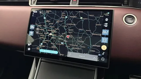 12 of 20 for Land Rover Range Rover Evoque 1.5 P270e Dynamic HSE 5dr