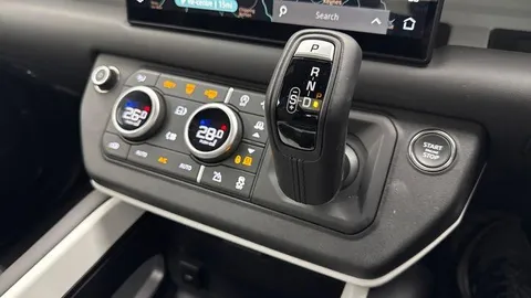 KK24LFB Land Rover Defender 90 3.0 D250 X-Dynamic HSE 3dr Thumbnail #14