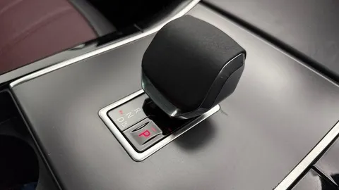 14 of 20 for Land Rover Range Rover Evoque 1.5 P270e Dynamic HSE 5dr