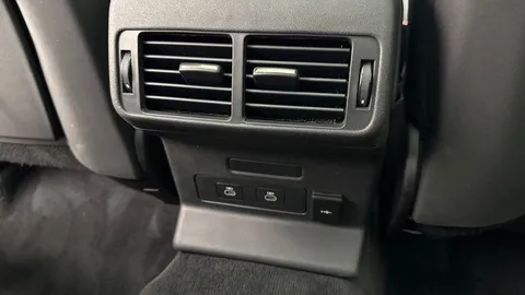 KW74XJL Land Rover Range Rover Velar 2.0 D200 Dynamic HSE 5dr Thumbnail #18