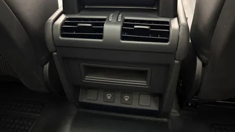 KK24LFB Land Rover Defender 90 3.0 D250 X-Dynamic HSE 3dr Thumbnail #18