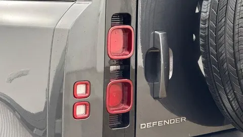 KK24LFB Land Rover Defender 90 3.0 D250 X-Dynamic HSE 3dr Thumbnail #19