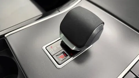 KJ24UTW Land Rover Range Rover Velar 2.0 D200 Dynamic HSE 5dr Thumbnail #14