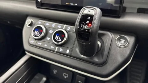 KJ24NVD Land Rover Defender 90 3.0 D250 X-Dynamic HSE 3dr Thumbnail #14