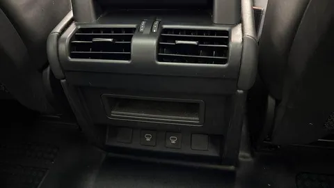 KJ24NVD Land Rover Defender 90 3.0 D250 X-Dynamic HSE 3dr Thumbnail #18