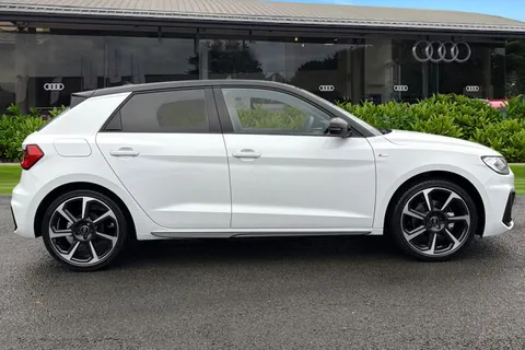  Audi A1 1.0 TFSI 30 Black Edition Sportback S Tronic Euro 6 (s/s) 5dr Thumbnail #4