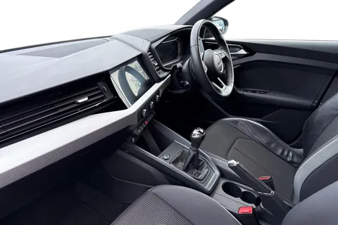 15 of 52 for Audi A1 S line 30 TFSI 116 PS 6-speed