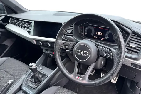 18 of 52 for Audi A1 S line 30 TFSI 116 PS 6-speed